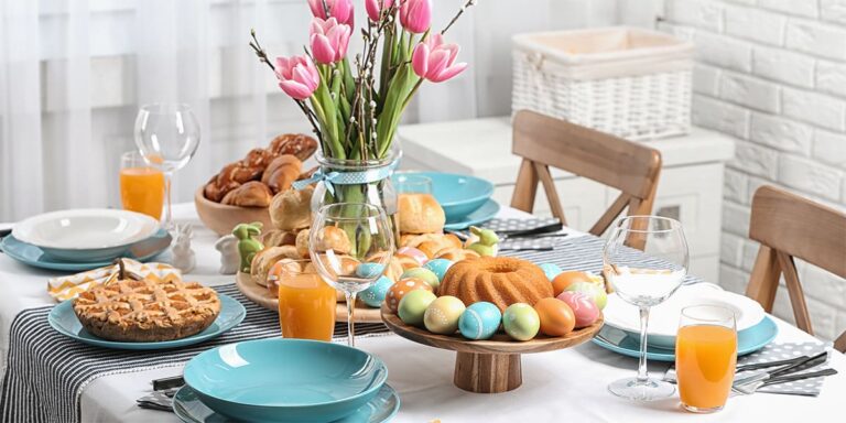 Tavola imbandita per la colazione pasquale