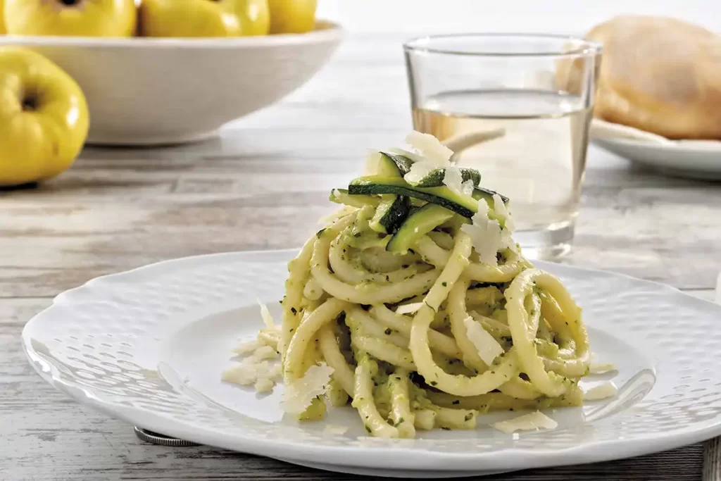 Carbonara vegetariana con zucchine