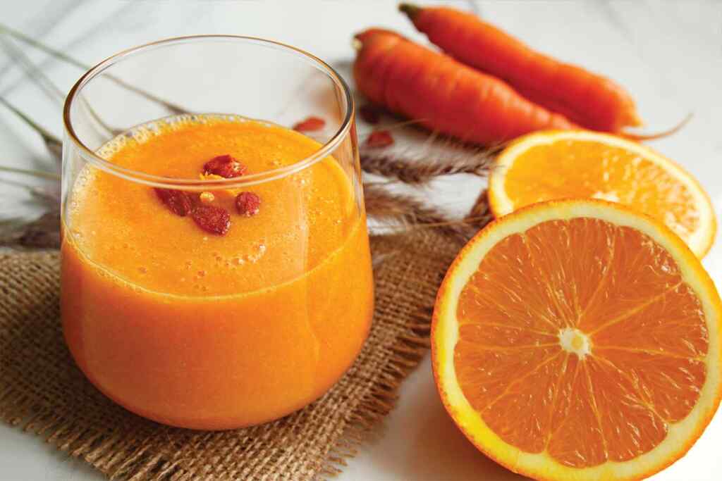 frullati con verdure e frutta: pere, carote, arance