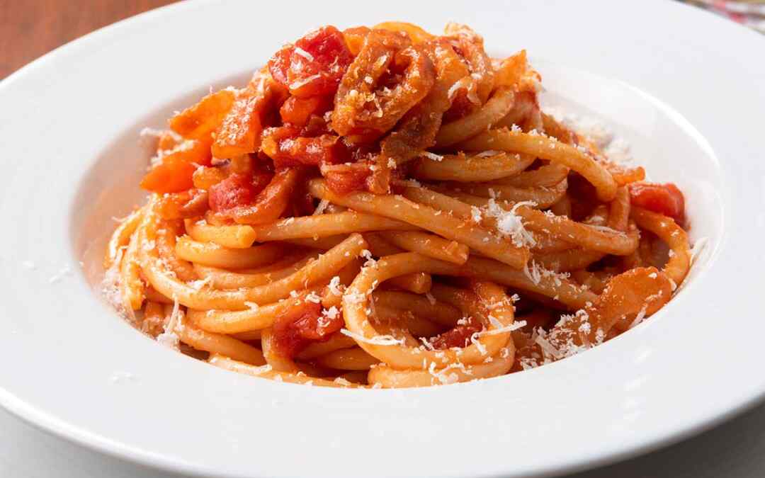 Pasta all’amatriciana, la ricetta passo passo