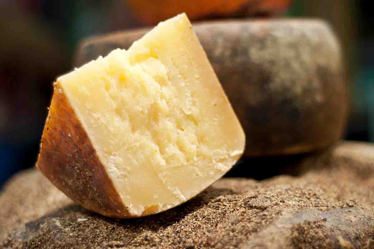 shutterstock_1838509090 pecorino romano