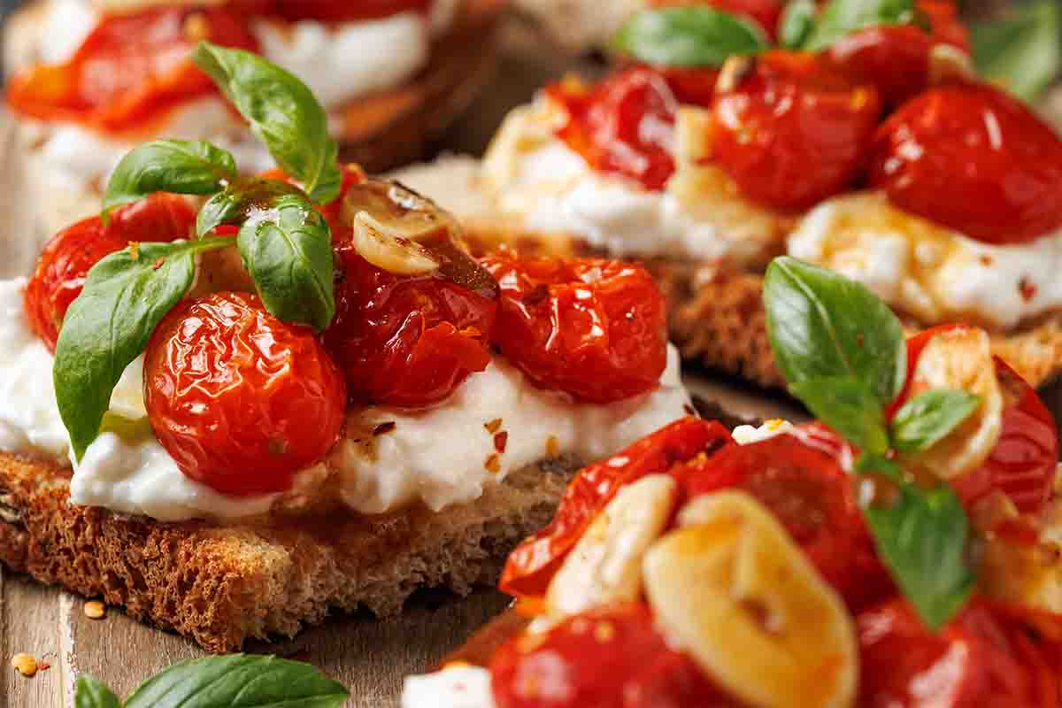 bruschetta ricotta pomodorini e basilico