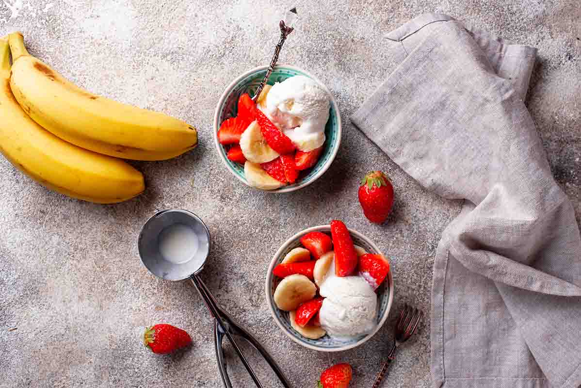 Macedonia di frutta e gelato